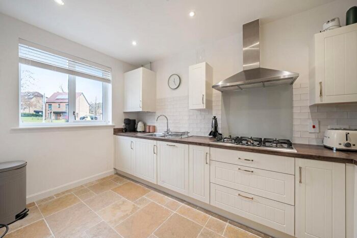3 Bedroom Semi-Detached House For Sale In Van Brugh Avenue, Coulsdon, CR5
