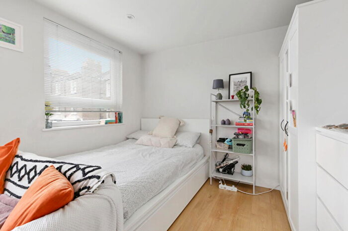 Studio For Sale In Corbyn Street, London, N4