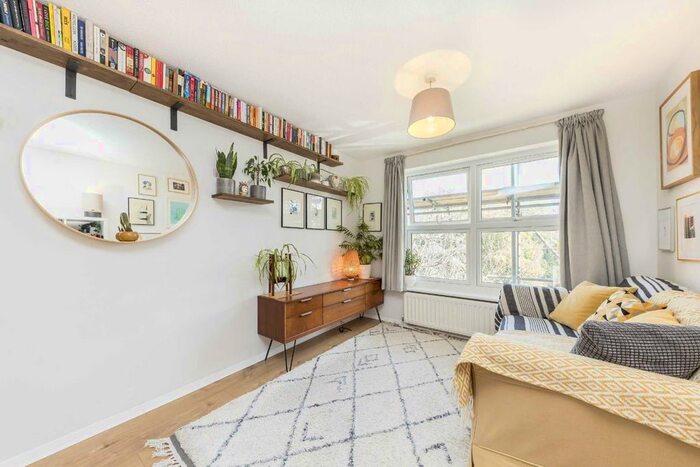 1 Bedroom Flat To Rent In Palace Road, London, SW2