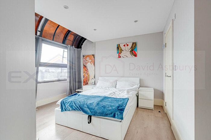 Apartment To Rent In Lithos Mansions, Finchley Road, London, NW3