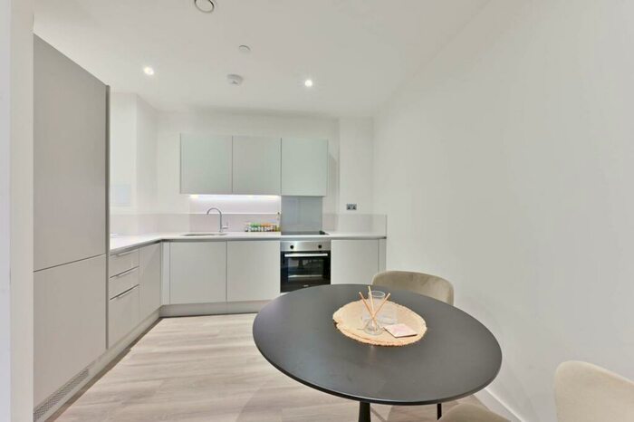 1 Bedroom Flat To Rent In Station View, Guildford, GU1