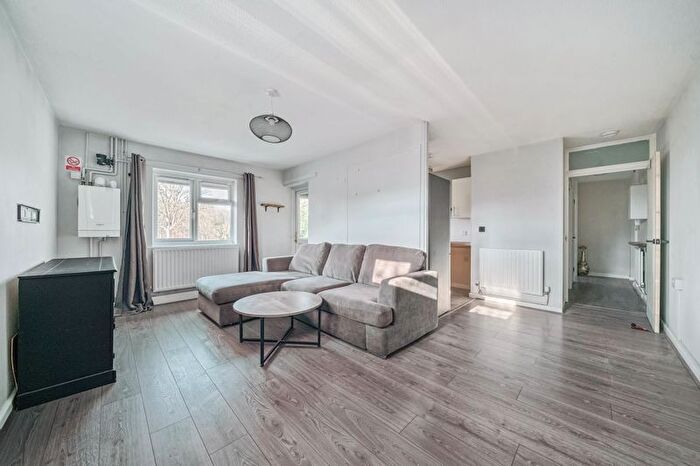 1 Bedroom Flat To Rent In Fieldway, Haslemere, GU27