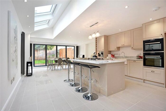 5 Bedroom Terraced House To Rent In Henslowe Road, East Dulwich, London, SE22