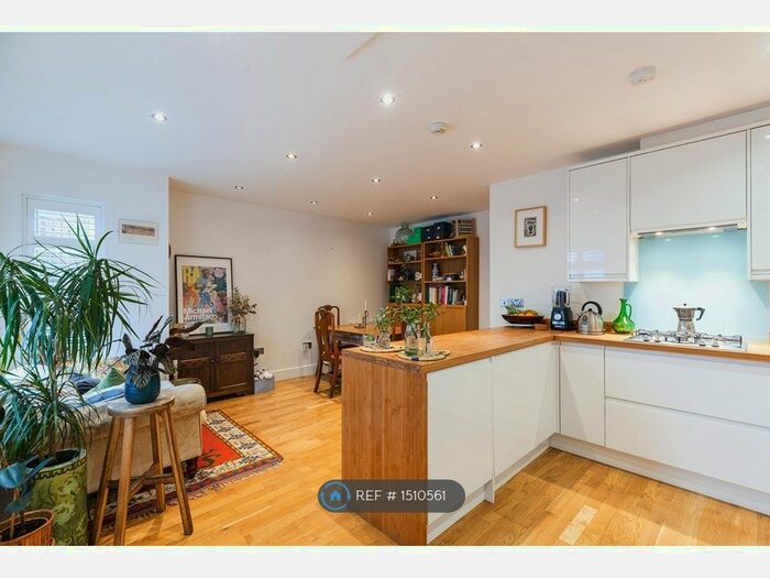 2 Bedroom Flat To Rent In Blythe Hill, London, SE6