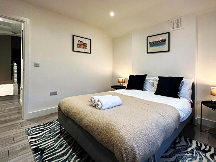 2 Bedroom Flat To Rent In Harley Road, London, NW10