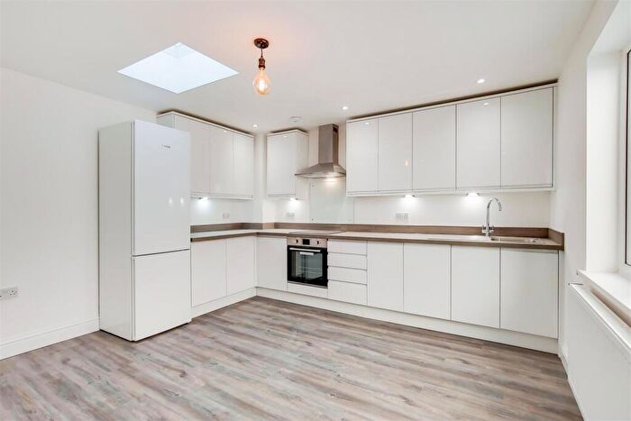 2 Bedroom Flat To Rent In Hoxton Street, London, N1