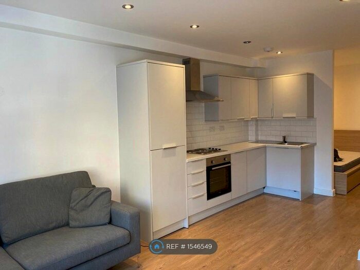 Studio To Rent In Roman Road, London, E2