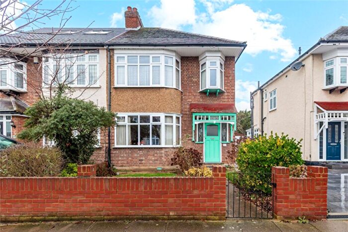 3 Bedroom Semi Detached House For Sale In Chester Avenue, Upminster, RM14