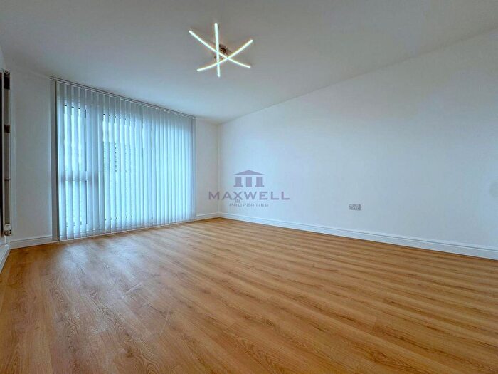 2 Bedroom Flat To Rent In Gayton House, Chiltern Road, London, E3