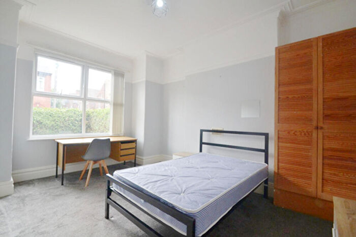 5 Bedroom End Of Terrace House To Rent In Bed Berkeley Avenue, Victoria Park, Manchester, M14