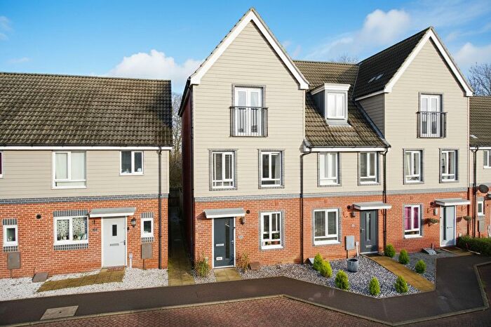 4 Bedroom End Terrace House For Sale In Redpoll Road, Queens Hill, Norwich, NR8