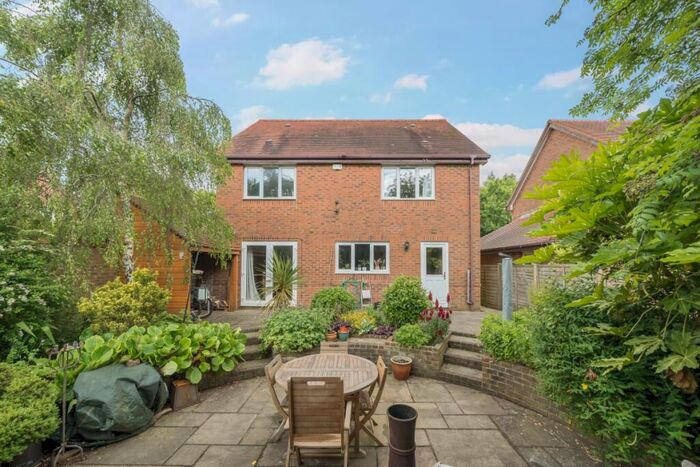 4 Bedroom Detached House To Rent In Monarch Way Winchester, SO22