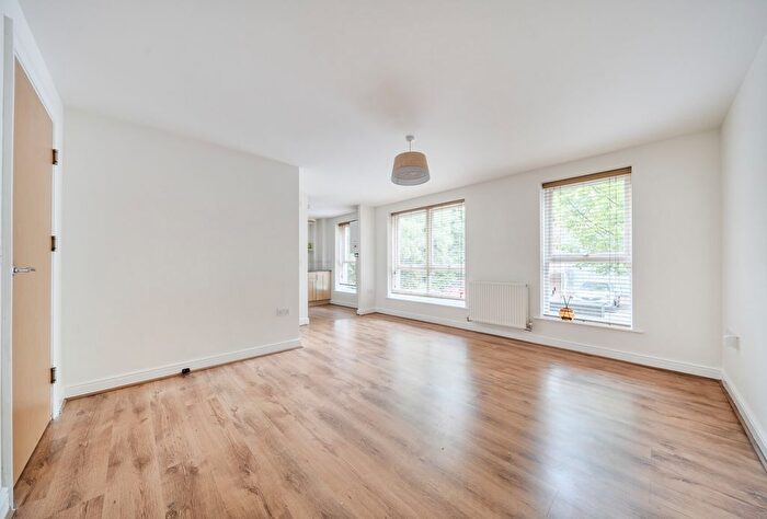 2 Bedroom Flat For Sale In Jackwood Way, Tunbridge Wells, Kent, TN1