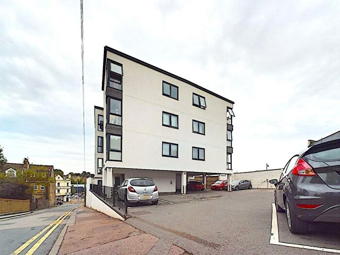 1 Bedroom Apartment For Sale In Old Road, Chatham, ME4