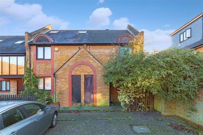 2 Bedroom End Of Terrace House To Rent In Clifton Place, London, SE16