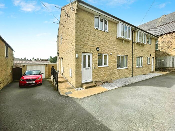 1 Bedroom Apartment To Rent In Luck Lane, Huddersfield, West Yorkshire, HD3