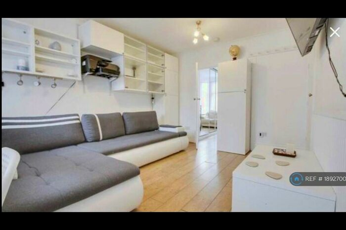 1 Bedroom Flat To Rent In Peel Road, Milton Keynes, MK12