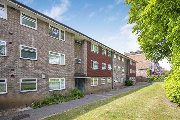 3 Bedroom Flat To Rent In South Norwood Hill, London, SE25