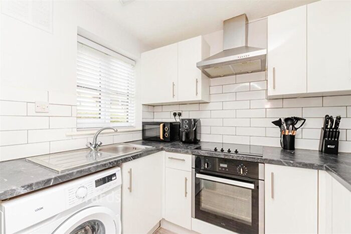 2 Bedroom Flat For Sale In Hardwick Crescent, Dartford, Kent, DA2