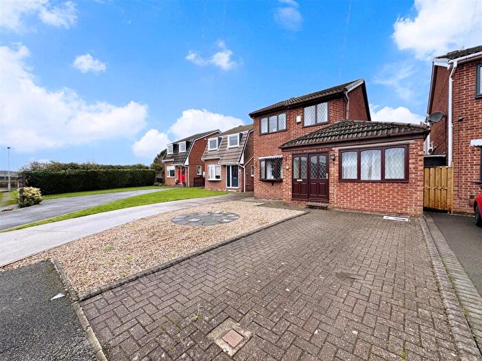 3 Bedroom Detached House For Sale In Montrose Avenue, Darton, Barnsley, S75