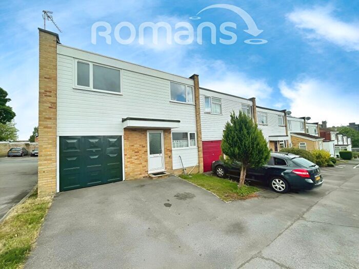 3 Bedroom End Of Terrace House To Rent In Rothay Court, RG21