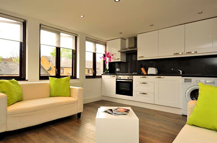 3 Bedroom Flat To Rent In Maysoule Road, London, SW11