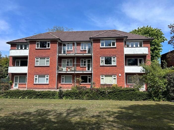 3 Bedroom Flat For Sale In West Cliff Road, West Cliff, BH4