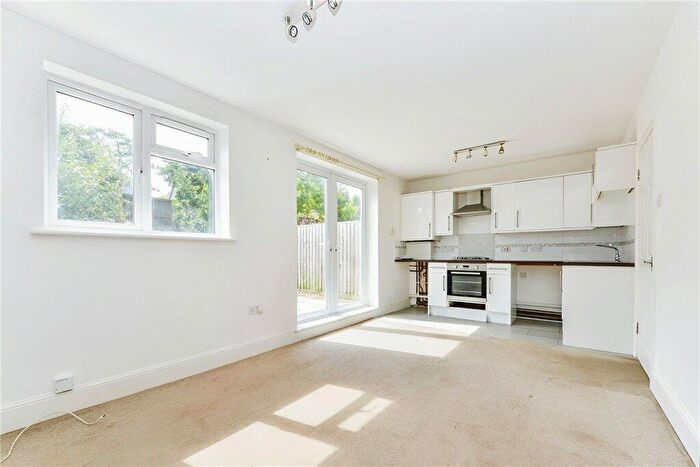 2 Bedroom Apartment For Sale In The Avenue, Totland Bay, Isle Of Wight, PO39