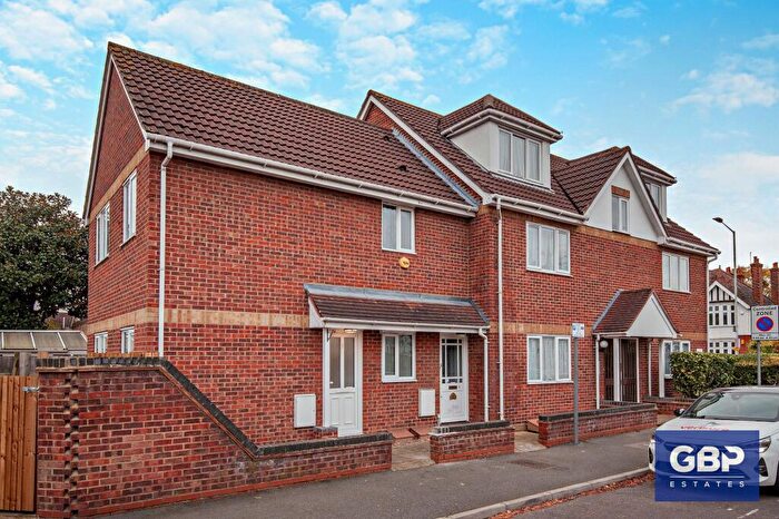 1 Bedroom Flat To Rent In Poplar Street, Romford, RM7