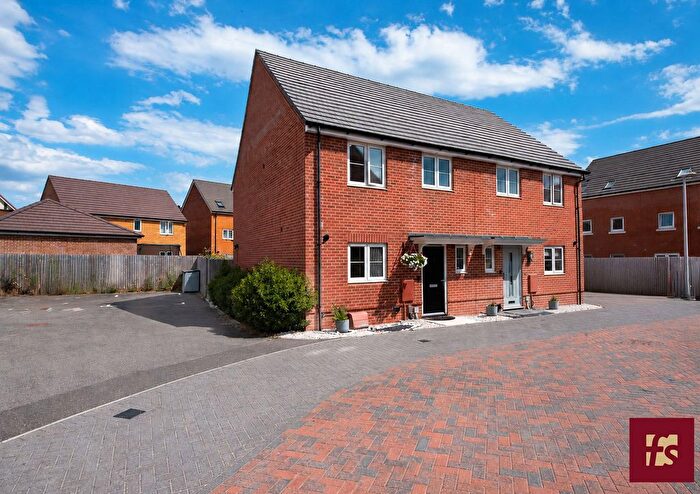 3 Bedroom Semi Detached House For Sale In Mearing Grove, Shinfield, Wokingham, RG2