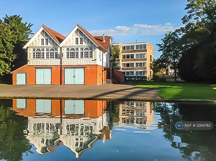 2 Bedroom Flat To Rent In Pentlands Court, Cambridge, CB4