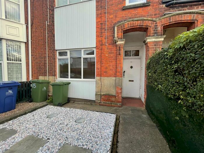 2 Bedroom Flat To Rent In Abbey Drive East, Grimsby, DN32