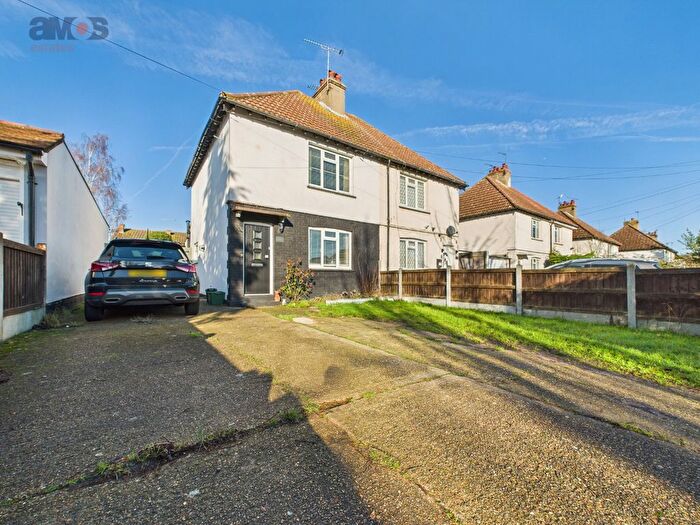 2 Bedroom Semi Detached House For Sale In Queensmere, Thundersley, Essex, SS7