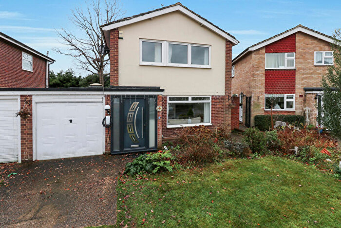 3 Bedroom Link Detached House For Sale In Long Drive, Burnham, Buckinghamshire, SL1