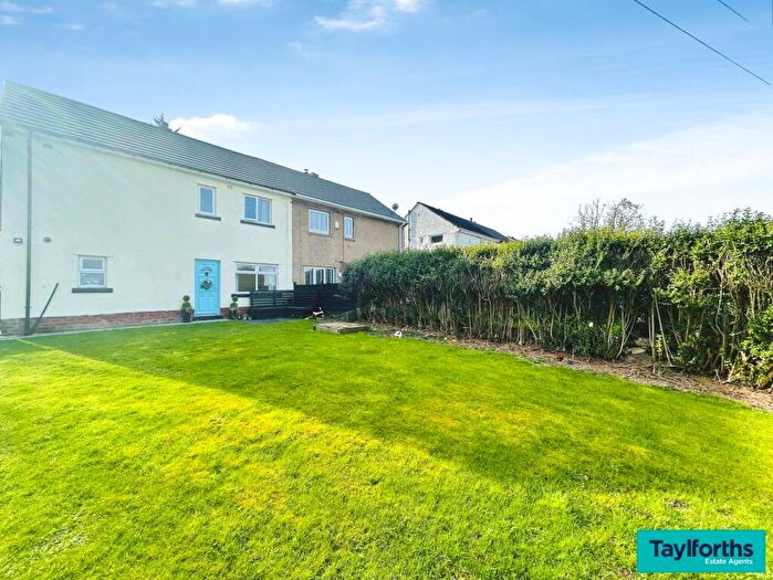 3 Bedroom Semi Detached House For Sale In Park Road, Barnoldswick, BB18