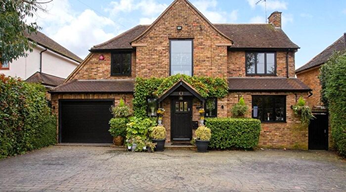 4 Bedroom Detached House For Sale In Oakridge Avenue, Radlett, WD7