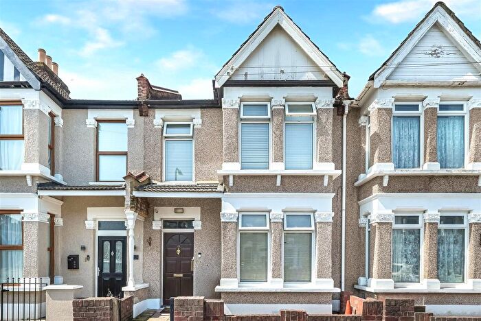3 Bedroom Terraced House For Sale In Clarissa Road, Romford, RM6