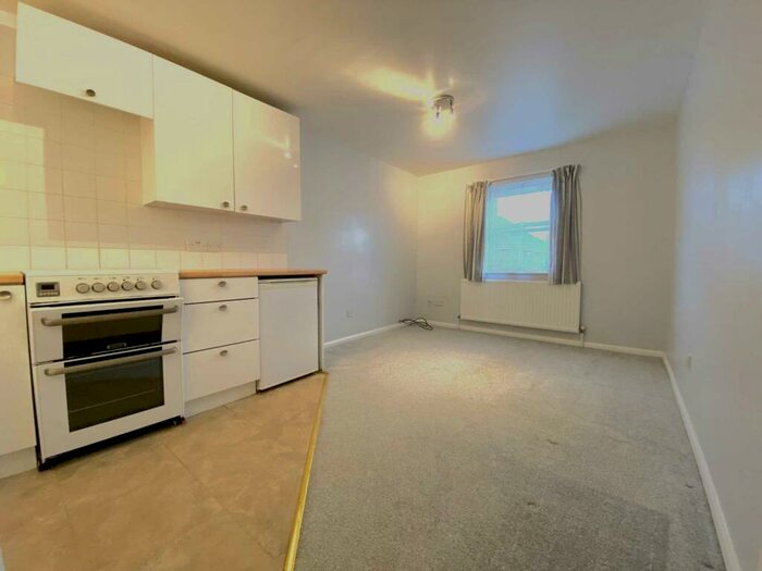 1 Bedroom Flat To Rent In Wivelsfield, Eaton Bray, LU6