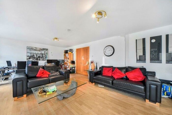 2 Bedroom Apartment To Rent In Barrier Point, Royal Docks, E16
