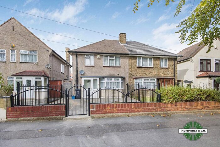 3 Bedroom Terraced House To Rent In Longbridge Road, IG11