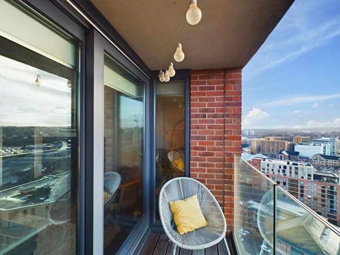 2 Bedroom Flat To Rent In North Acton, London, W3