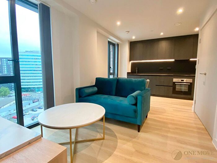 1 Bedroom Flat To Rent In Waterhouse Gardens, Manchester, M3