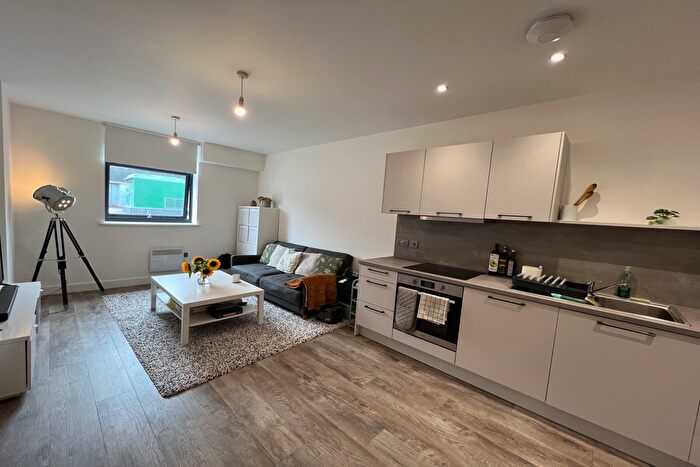 2 Bedroom Flat For Sale In Wagon Lane, Birmingham, B26