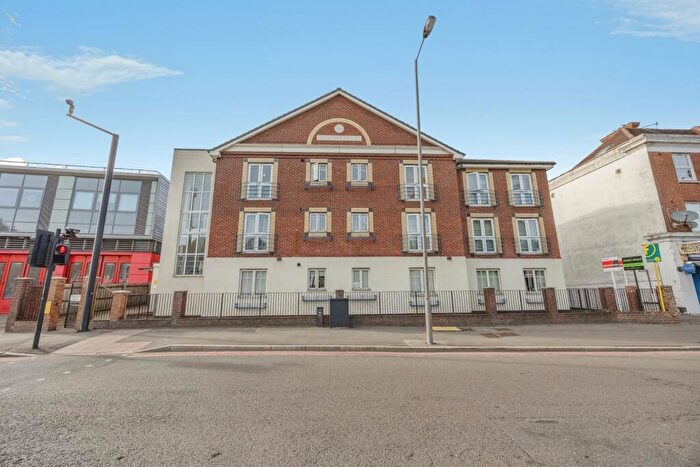 2 Bedroom Flat For Sale In Brighton Road, Purley, Surrey, CR8