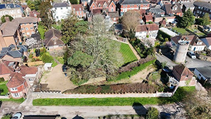 4 Bedroom Bungalow For Sale In High Street, Hurstpierpoint, BN6