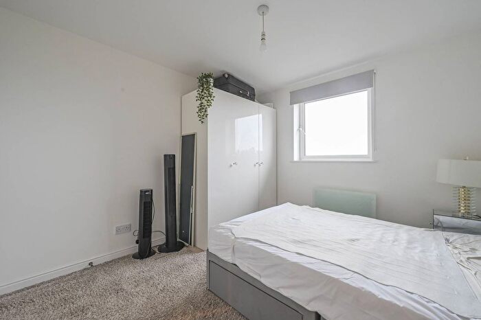 2 Bedroom Flat For Sale In Fishguard Way, London, Docklands, London, E16