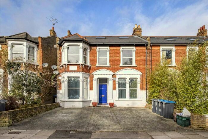 3 Bedroom Flat To Rent In Kings Road, London, SW19