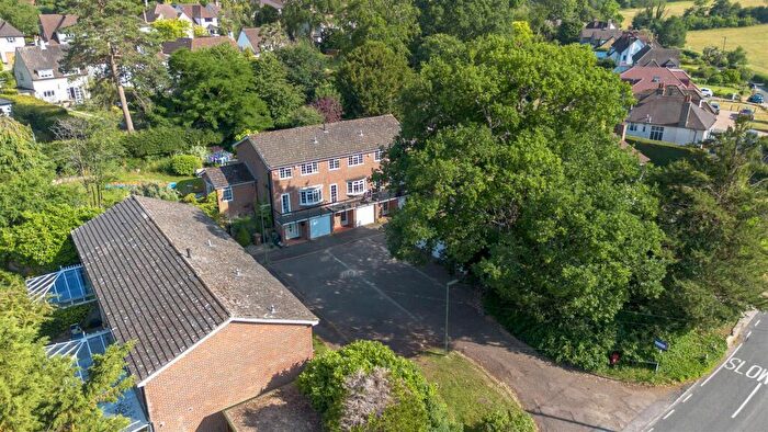 3 Bedroom Town House For Sale In Outwood Lane, CR5