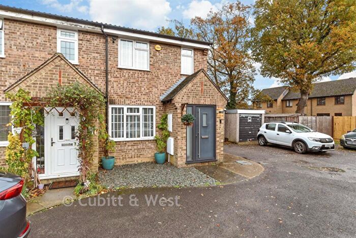 3 Bedroom End Of Terrace House For Sale In Harrowsley Court, Horley, Surrey, RH6
