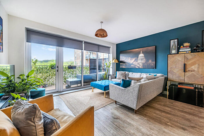 2 Bedroom Apartment For Sale In Apple Yard, London, SE20
